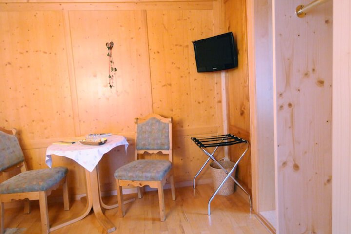 Room 6 of 36