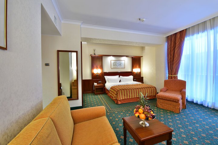 Room 10 of 70