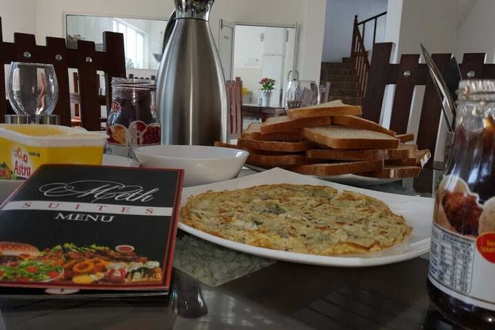 Dining 9 of 14