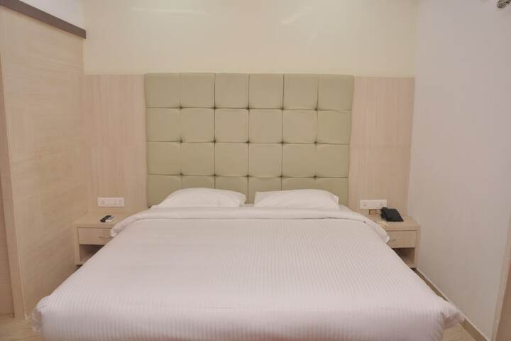 Room 3 of 9