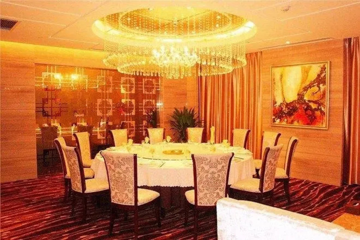 Dining 11 of 14