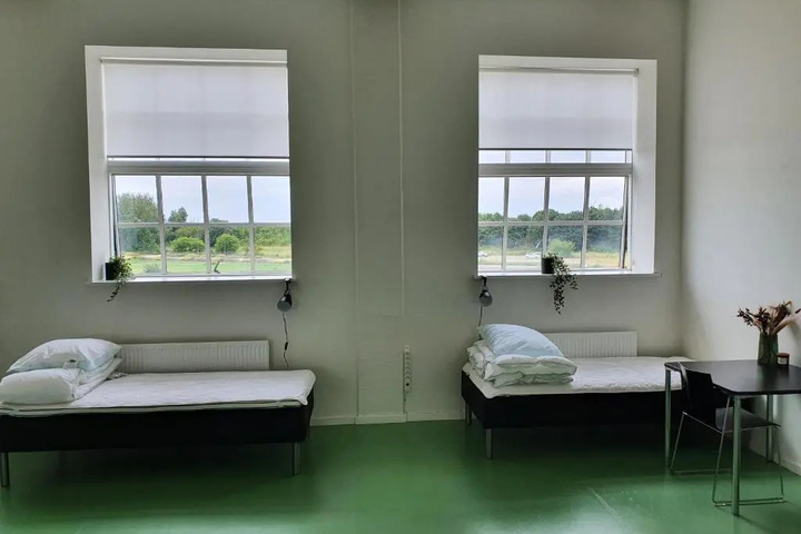 Room 2 of 13