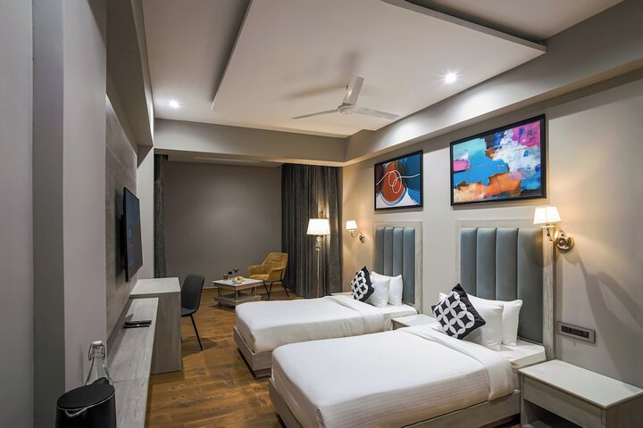 Room 10 of 25