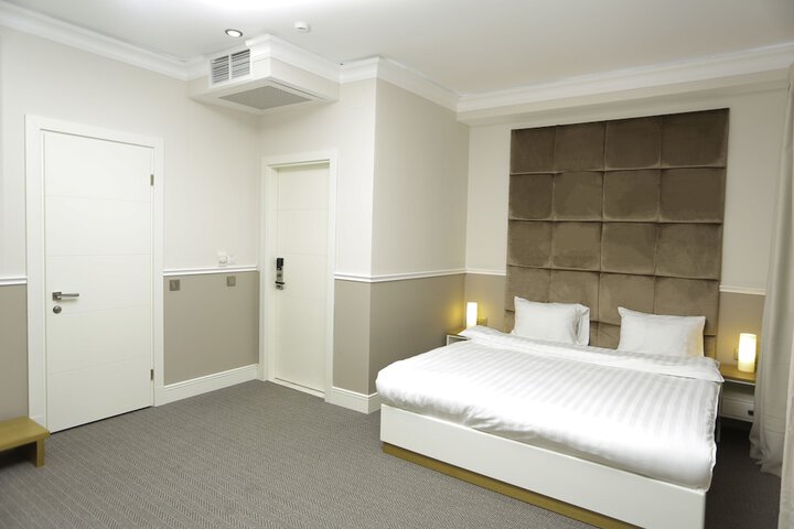 Room 9 of 20