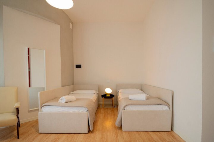 Room 45 of 104