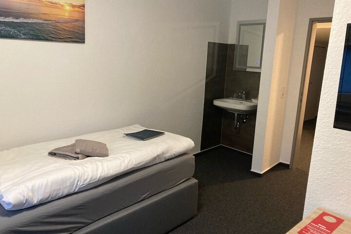 Room 9 of 22