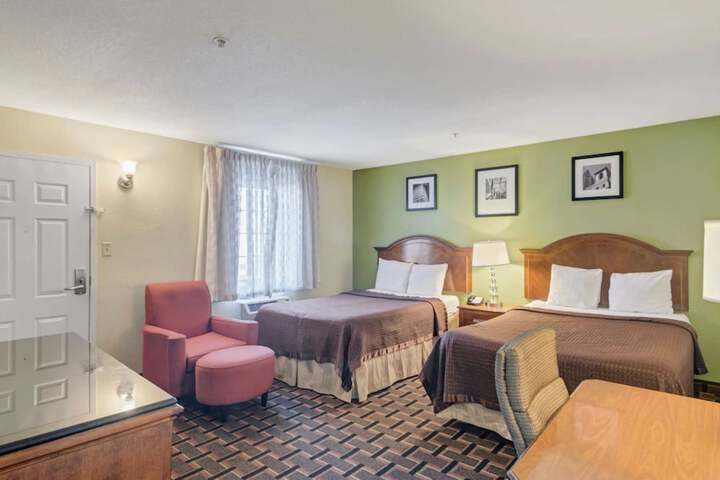 Standard Room, King or Two Doubles (4 of 11)