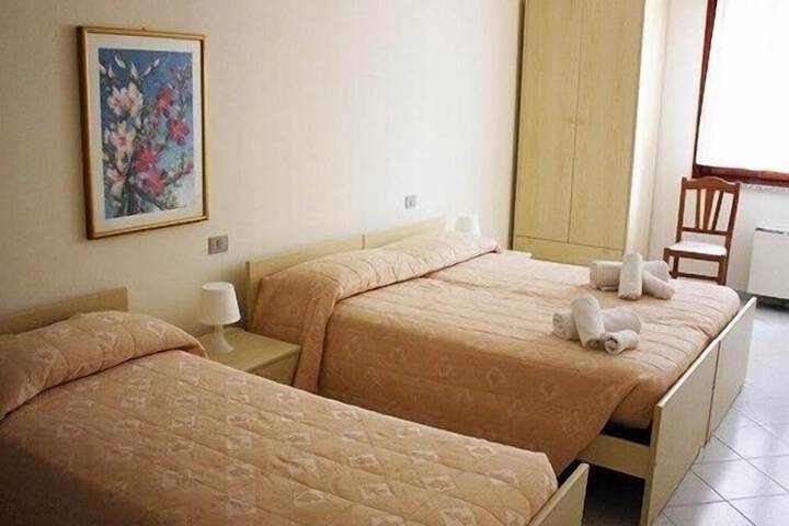 Room 4 of 10