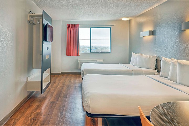 Room 17 of 36