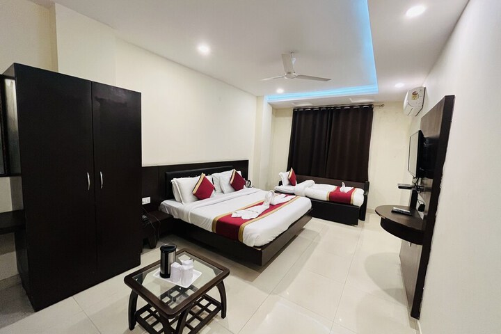 Room 33 of 61