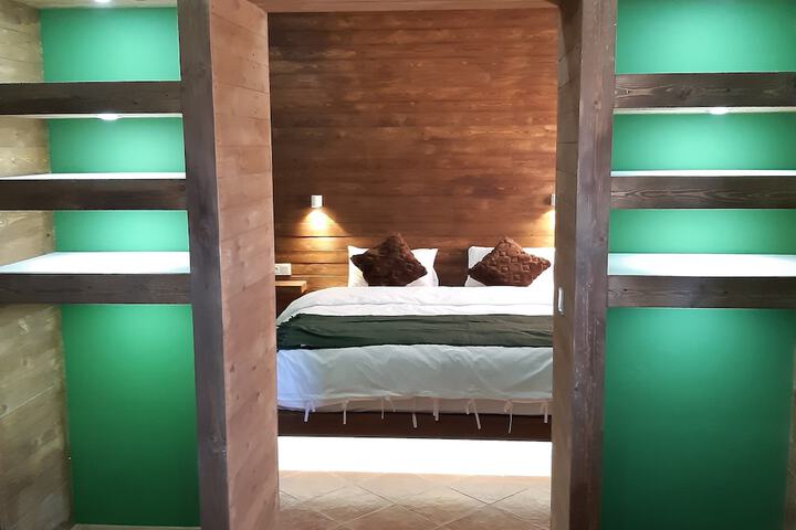 Room 6 of 31