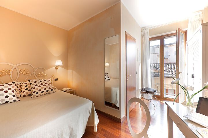 Room 21 of 62