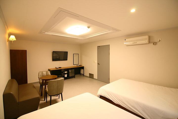 Room 14 of 31