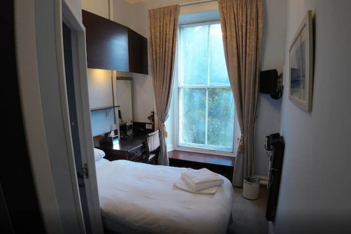 Room 25 of 53