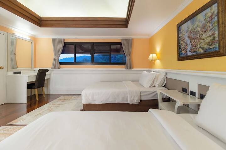 Room 12 of 32