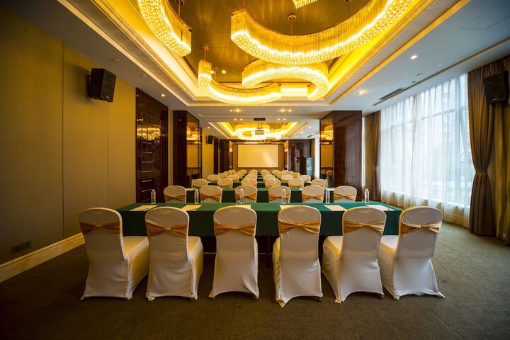 Ballroom/Hall 40 of 52