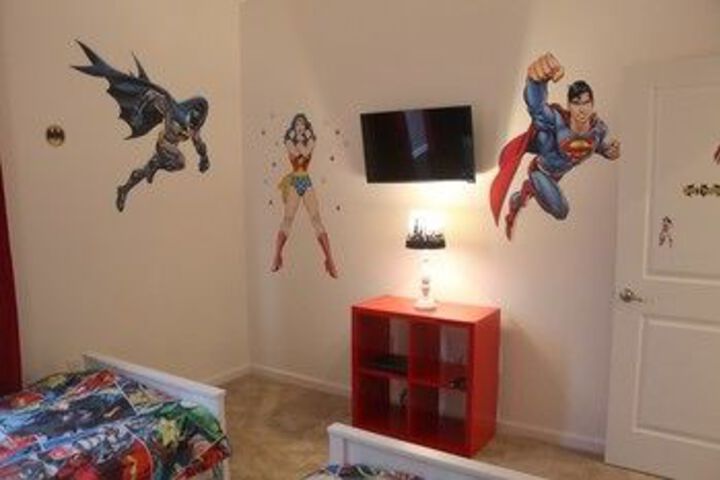 Room 6 of 18