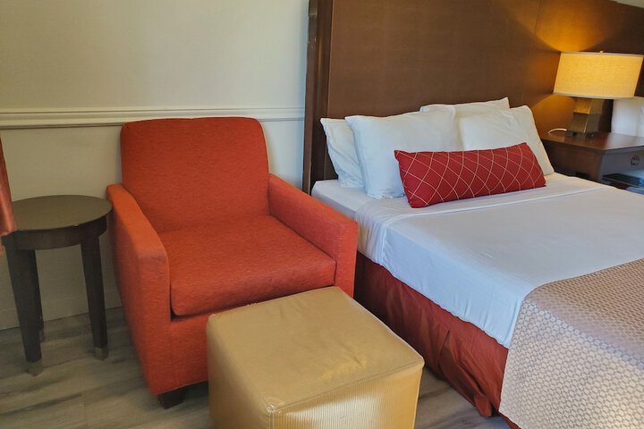 Room 9 of 33