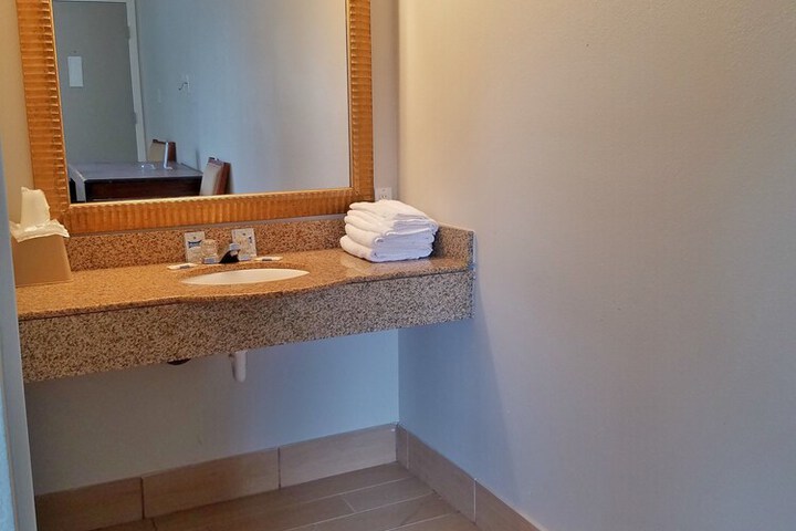 Bathroom sink