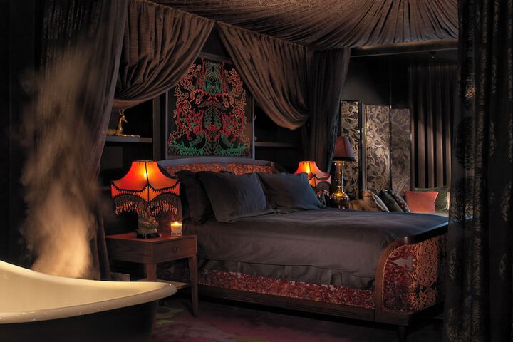 Room 15 of 77