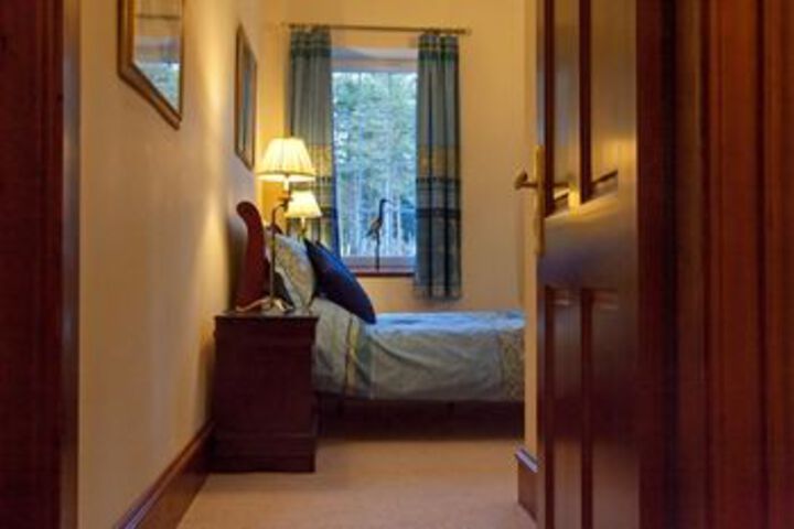 Room 17 of 28