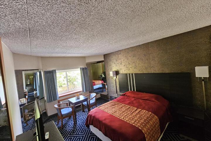 1 Queen Bed (13 of 22)
