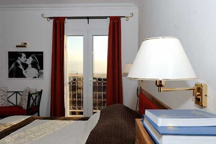 Room 12 of 73