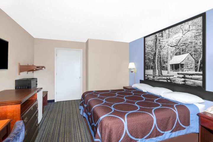 1 King Bed (4 of 10)