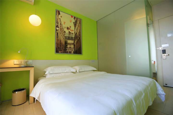 Room 8 of 43