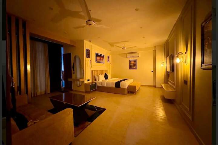 Room 8 of 8