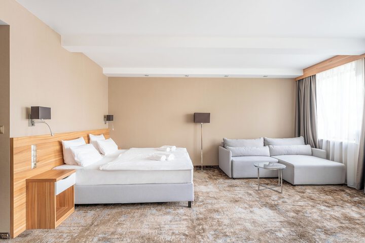 Room 6 of 34
