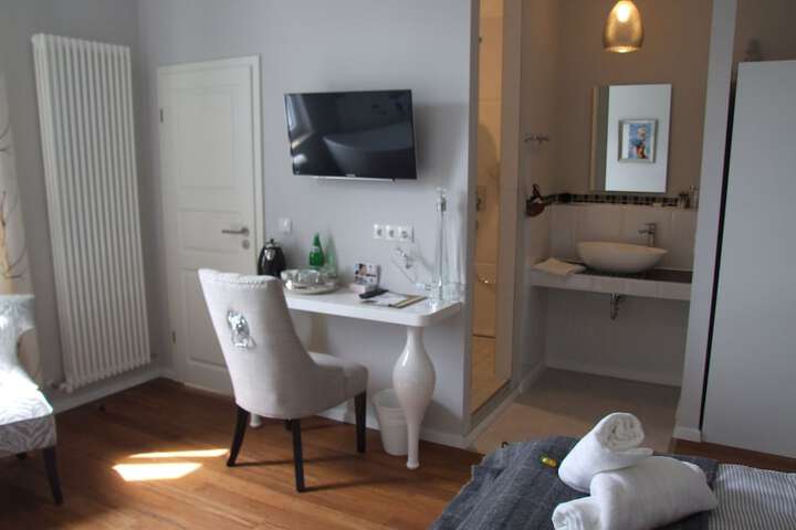 Room 10 of 63