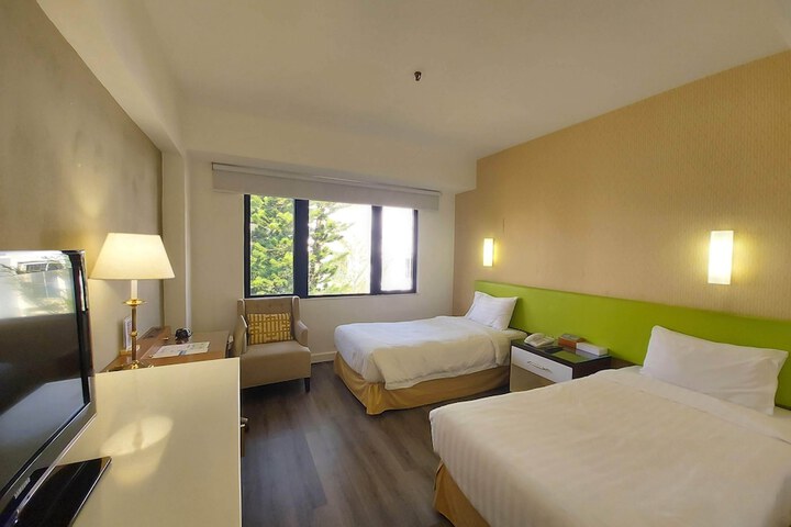 Room 32 of 79