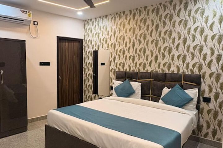 Room 16 of 42