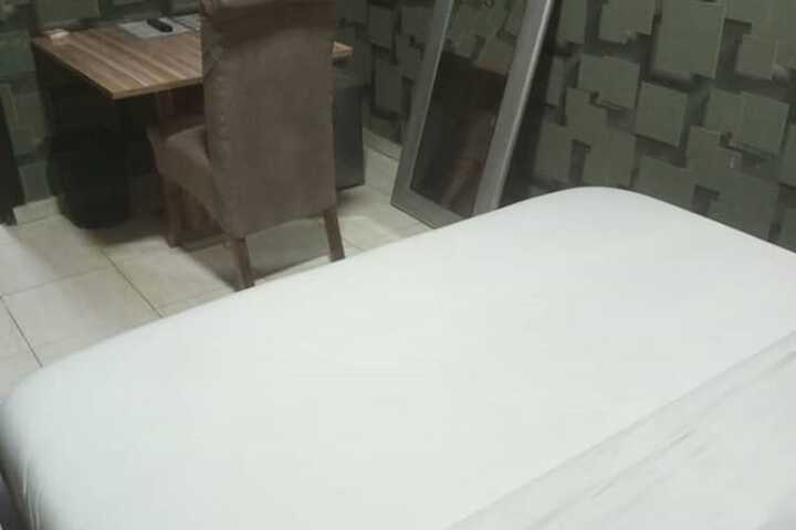 Room 6 of 14