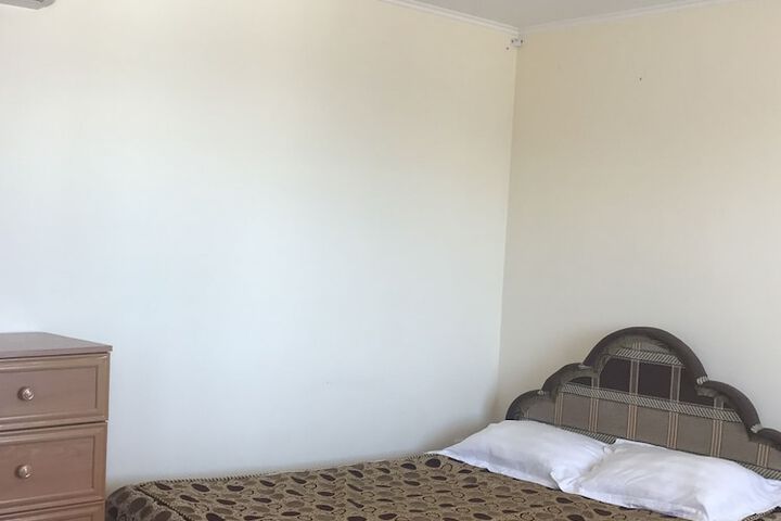 Room 10 of 26