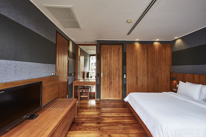 Room 16 of 90