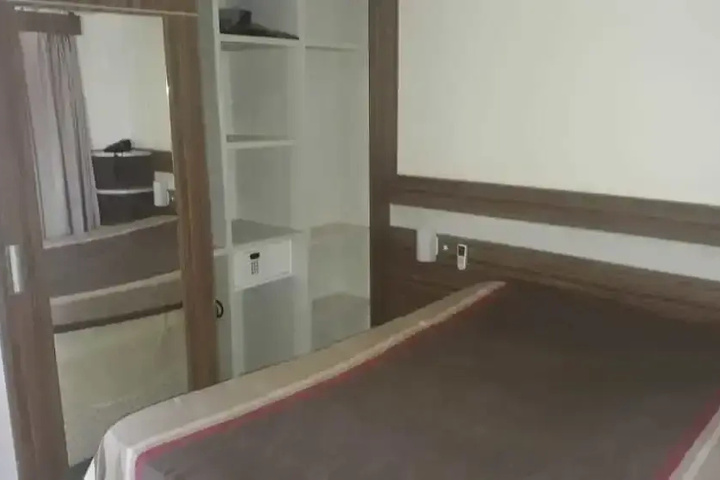 Room 4 of 27