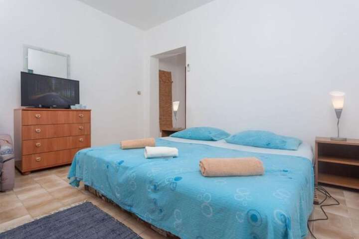 Private Double Bed Room With Balcony and Sea View in Okrug
