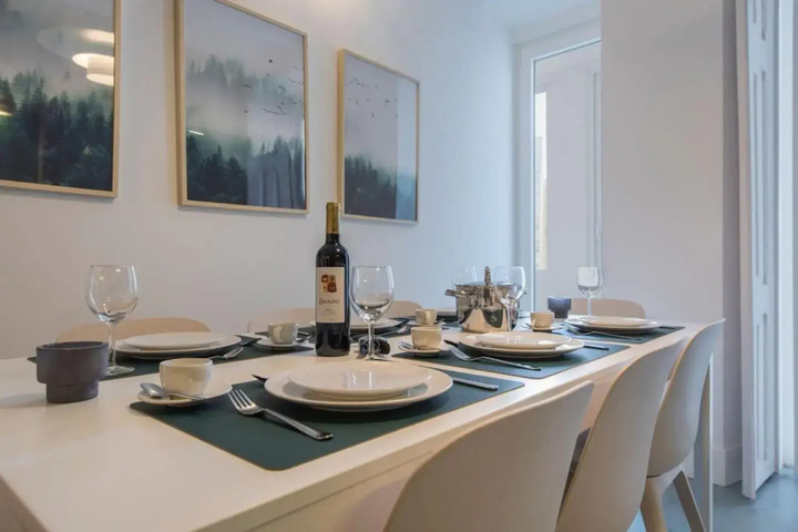 Dining 16 of 18