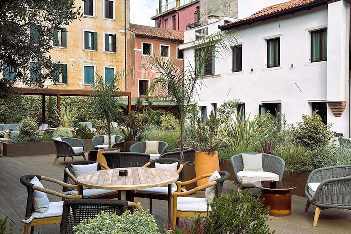 Hotel Exterior 56 of 60