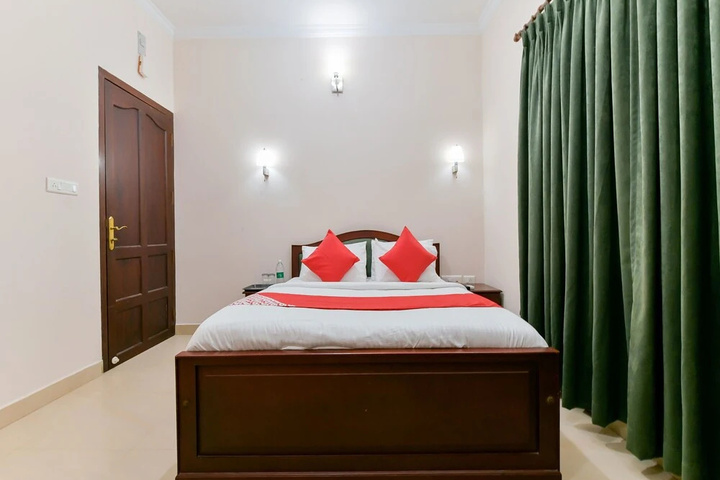 Oyo 14697 Home Modern 1 Bk Fort Kochi