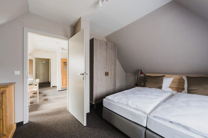 Room 8 of 75