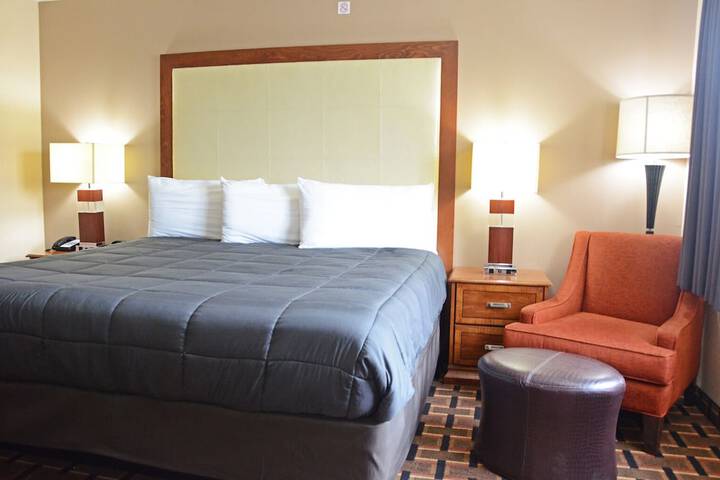 1 King Bed (14 of 27)