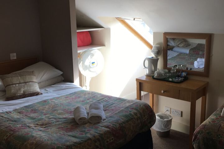 Room 13 of 80