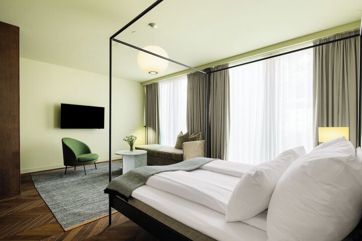 Room 33 of 97