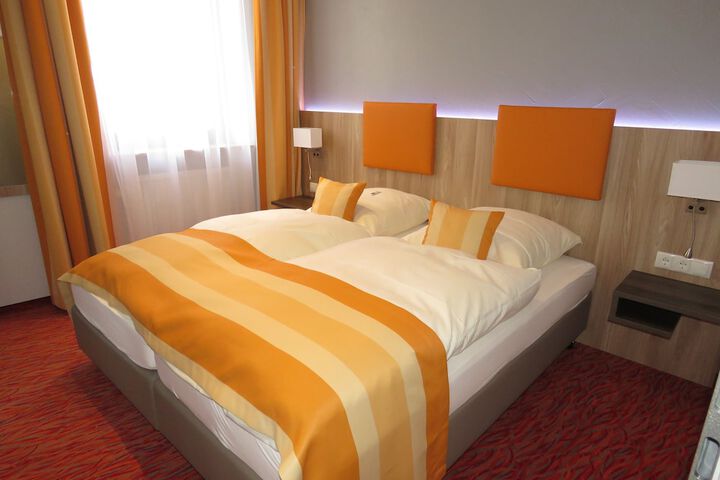 Room 6 of 61