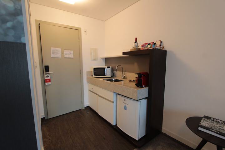 Room 32 of 80