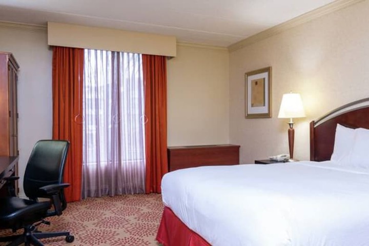 2 Queen Beds (1 of 13)