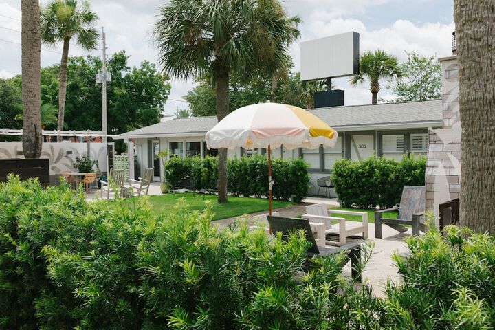 Hotel Exterior 70 of 72